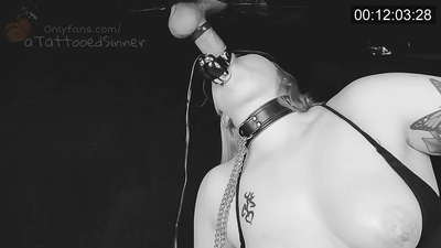 Intombazana entle enamabele agqibeleleyo kumngxuma wozuko